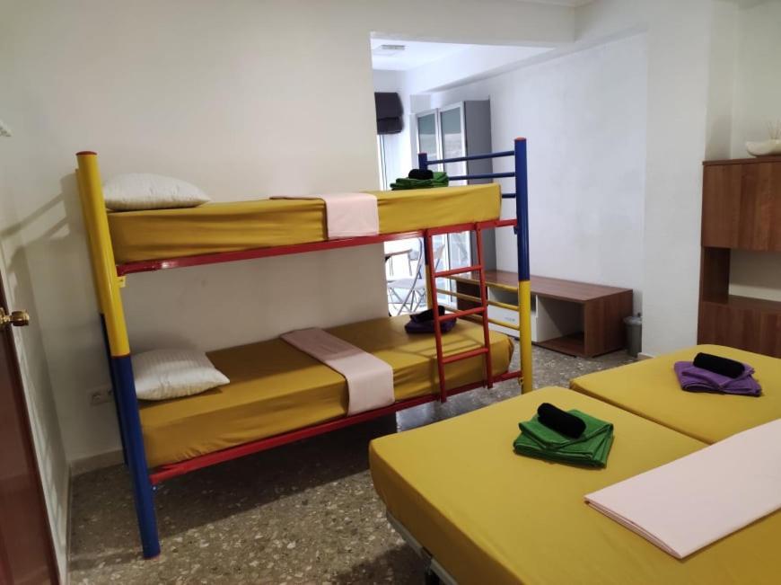 35-4- Комната В Квартире С Раздельными Кроватями И Холодильником Для От 1 До 5 Человек В Центре Аликанте Alicante Dış mekan fotoğraf